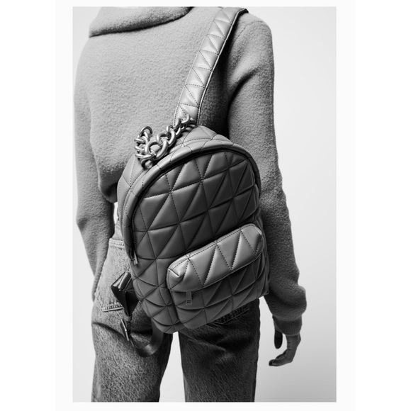 ✨SALE✨Zara quilted backpack ✨SALE✨ - Picture 2 of 8